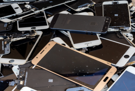 Smartphone bekas sebagai limbah B3